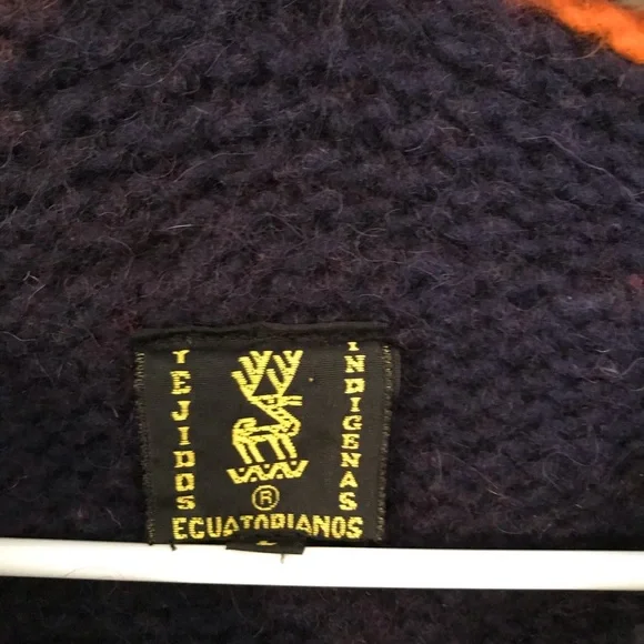 Handmade Ecuadorian Wool Sweater Large - Picture 3 of 5